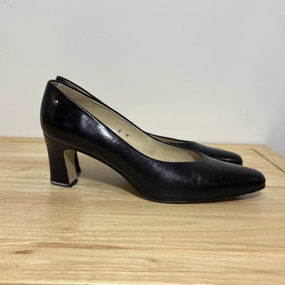 Vtg Etienne Aigner Taylor Black Leather Pump Gold Emblem Old Money Size 8M